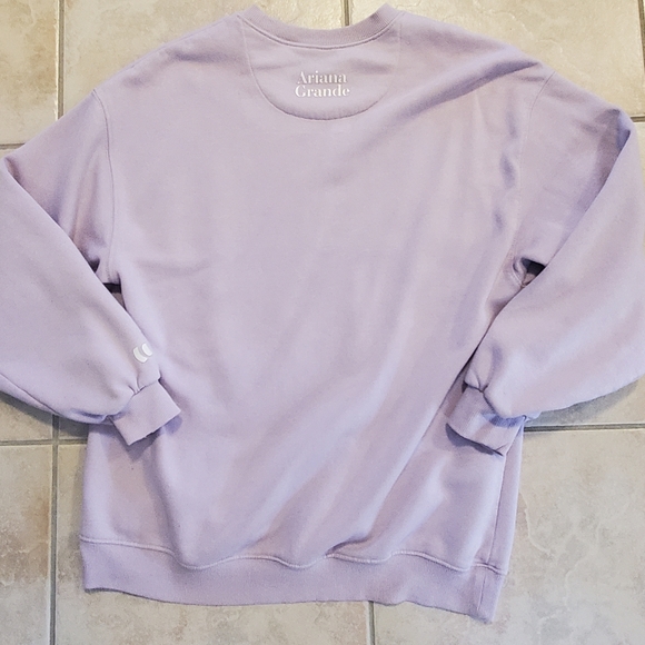 Ariana grande- lavender 7 rings crewneck - Picture 4 of 5